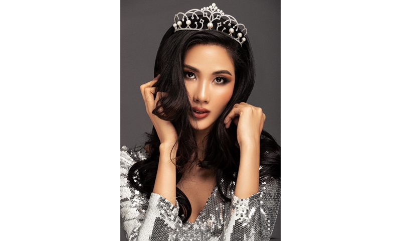 Á hậu Hoàng Thuỳ chính thức được đề cử thi Hoa hậu Hoàn Vũ 2019
